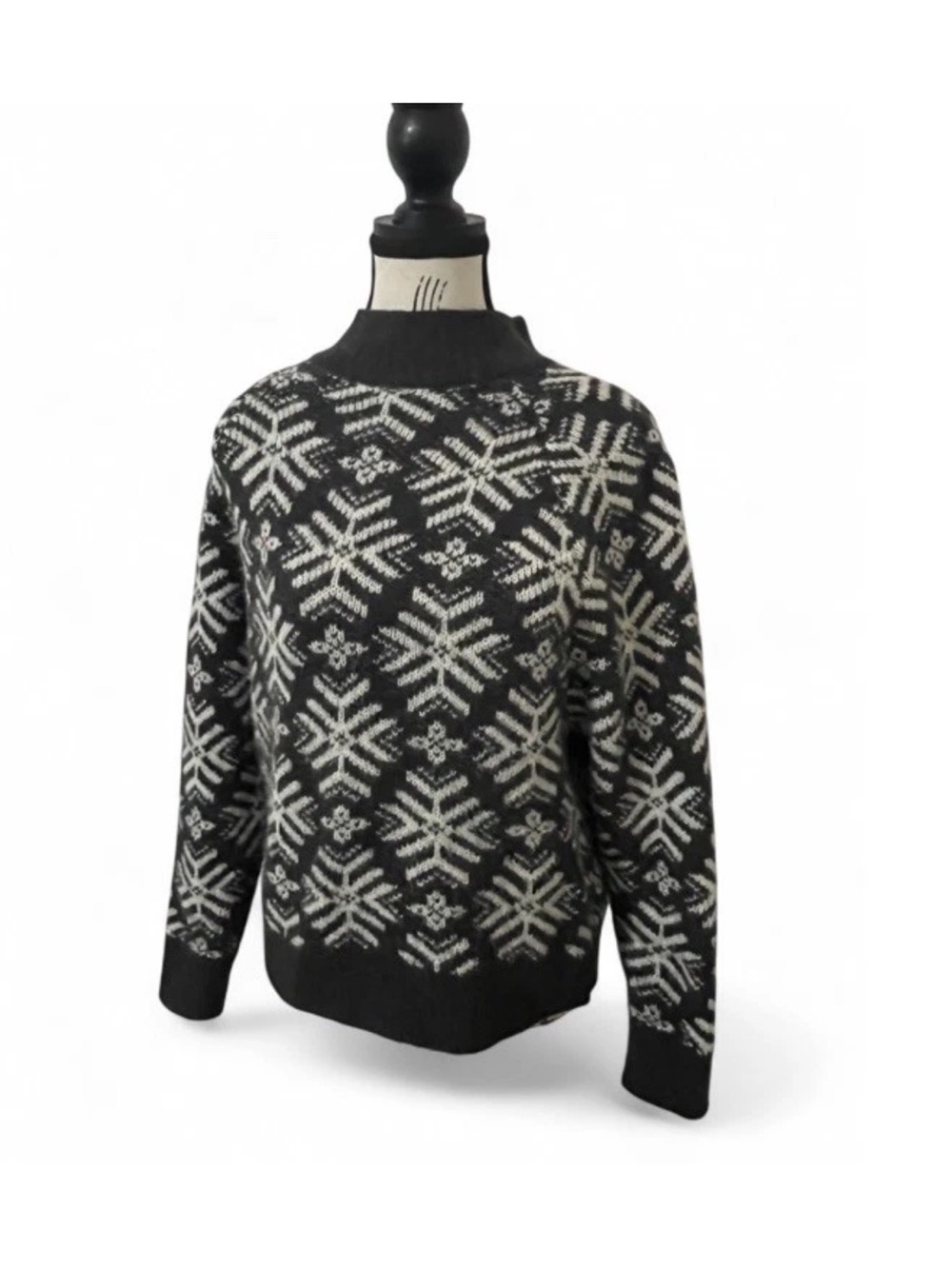 Old Navy Women's Mock Neck Sweater Charcoal Gray Snowflake Pattern Knit